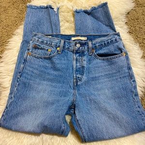 Levi’s High Waisted Buttonfly Wedgie Raw Hem Jeans Size 28 Medium Wash